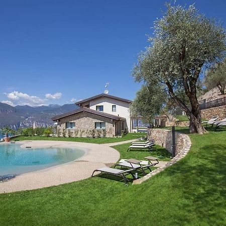 Villa Divina - Apt Divina Con Piscina E Vista Lago Castelletto Di Brenzone Exterior photo