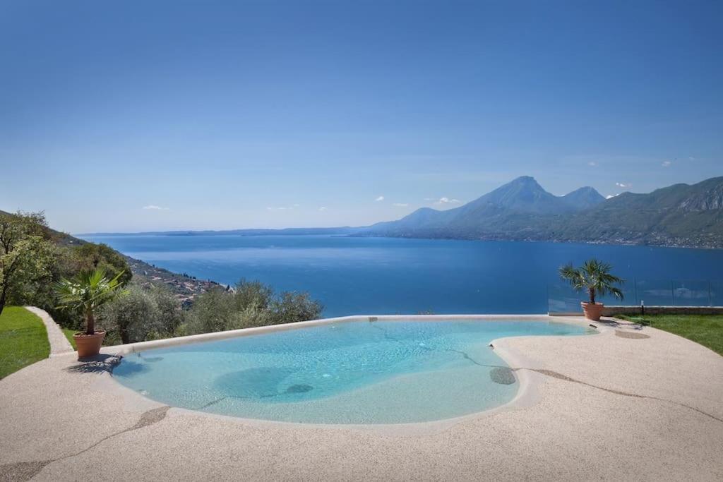 Villa Divina - Apt Divina Con Piscina E Vista Lago Castelletto Di Brenzone Exterior photo