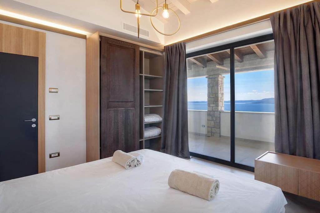 Villa Divina - Apt Divina Con Piscina E Vista Lago Castelletto Di Brenzone Exterior photo