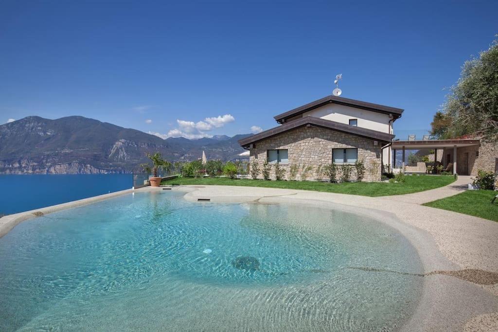 Villa Divina - Apt Divina Con Piscina E Vista Lago Castelletto Di Brenzone Exterior photo