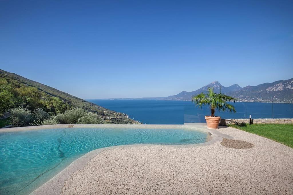 Villa Divina - Apt Divina Con Piscina E Vista Lago Castelletto Di Brenzone Exterior photo