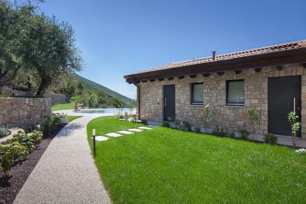 Villa Divina - Apt Divina Con Piscina E Vista Lago Castelletto Di Brenzone Exterior photo