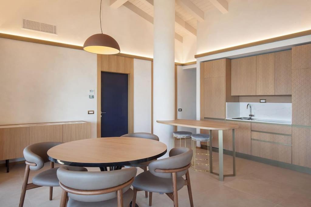 Villa Divina - Apt Divina Con Piscina E Vista Lago Castelletto Di Brenzone Exterior photo